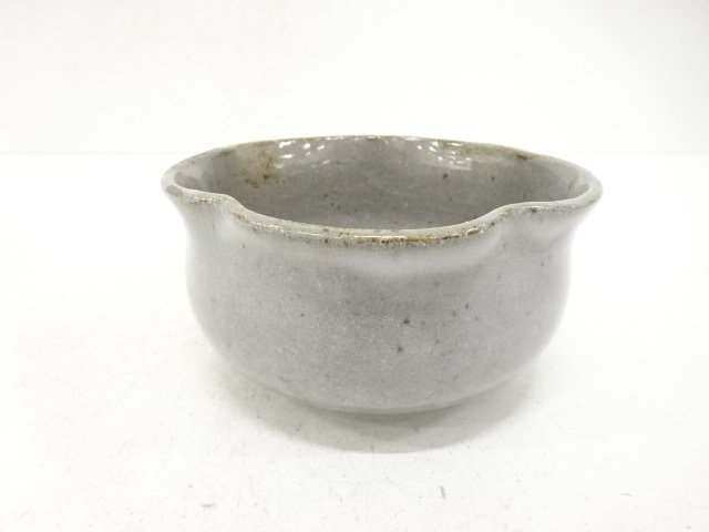 灰釉　輪花鉢